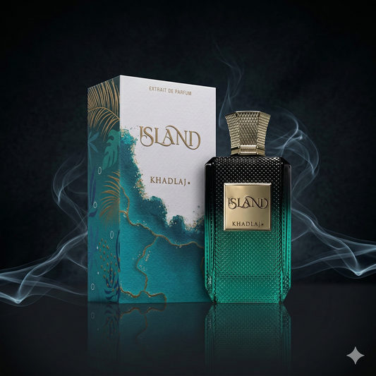 Parfum Island de Khadlaj Parfums mis en scène dans une ambiance luxueuse et sobre.