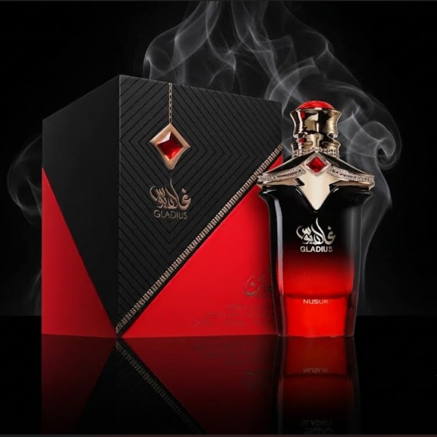 Extrait de parfum unisexe Gladius Nusuk mis en scène dans une atmosphère orientale luxueuse