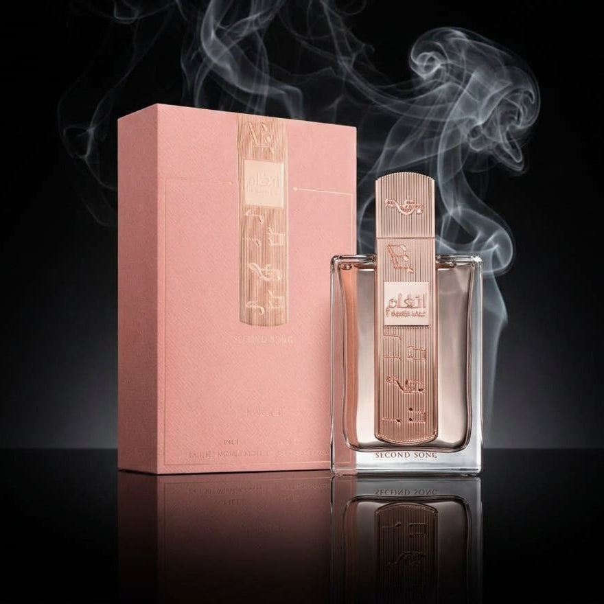 Mise en scène du parfum de Dubaï Angham Second Song chez NEWREINE Lyon.